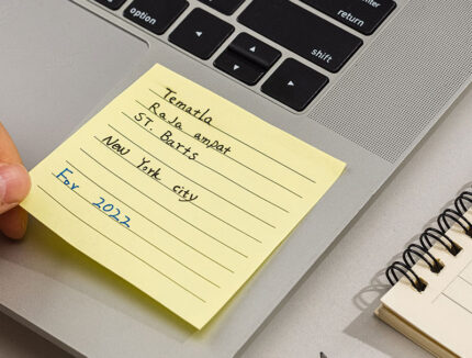 NOTES ADEZIV 76 x 76 MM 4 x 25 FILE R-V-G-A LINIAT DELI