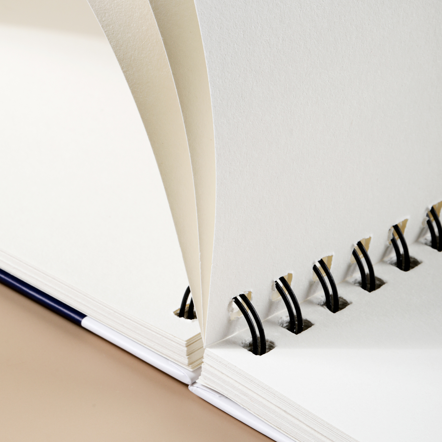 sketch-book-a4-60-file-160g-deli_9458219_2_1684825163